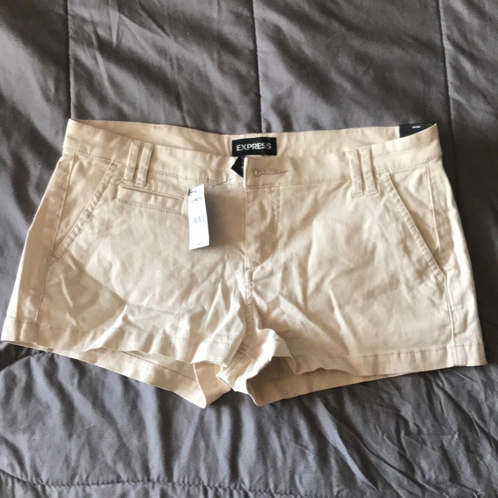 COPY - Beige Express low rise shorts size 4 NWT